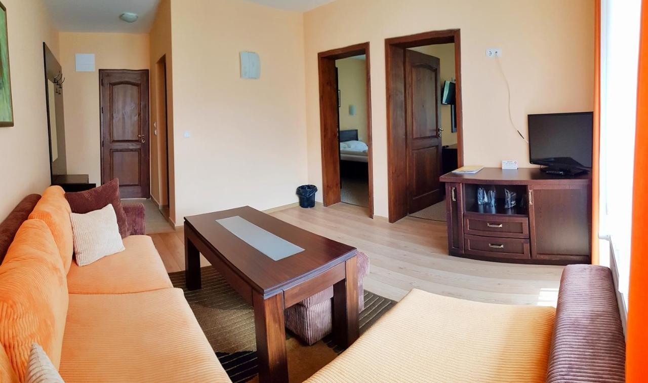 Family Hotel Chiflik Hills Bagian luar foto
