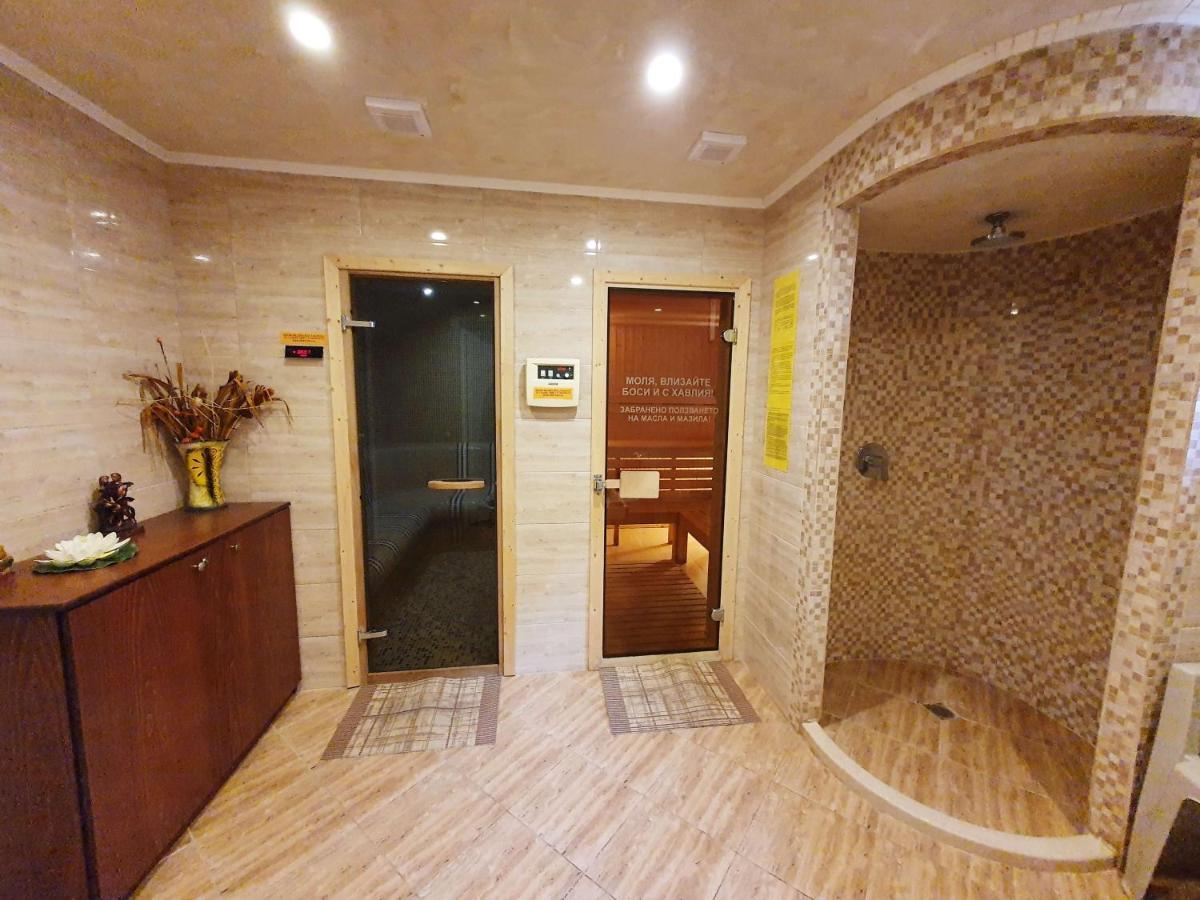Family Hotel Chiflik Hills Bagian luar foto
