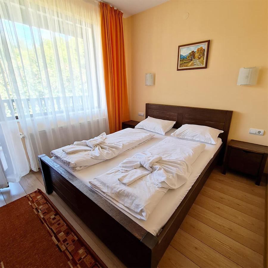 Family Hotel Chiflik Hills Bagian luar foto
