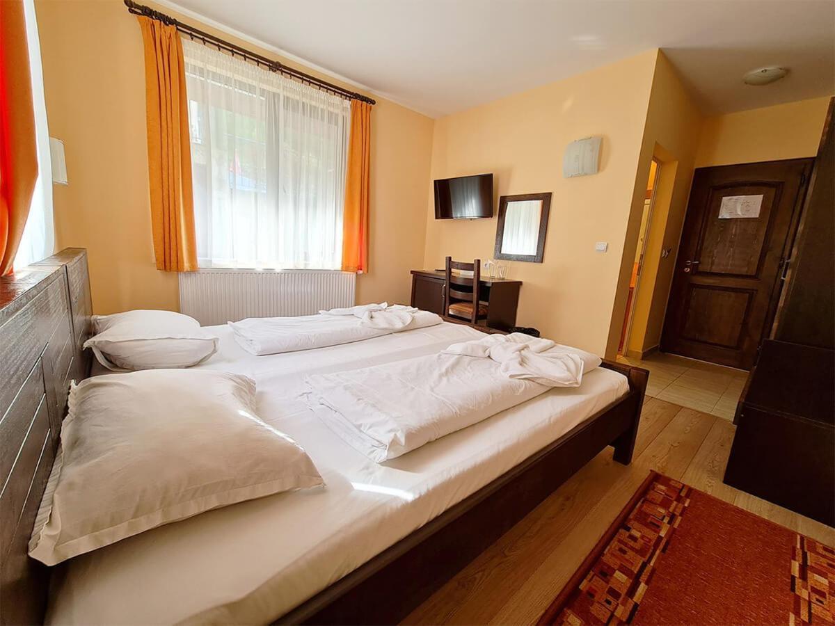 Family Hotel Chiflik Hills Bagian luar foto