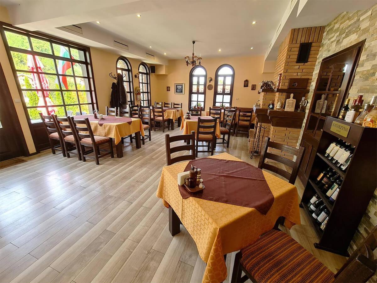 Family Hotel Chiflik Hills Bagian luar foto