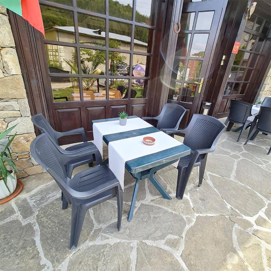 Family Hotel Chiflik Hills Bagian luar foto