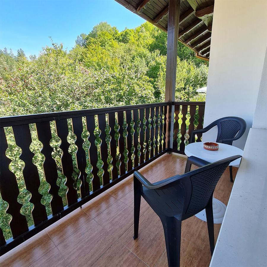 Family Hotel Chiflik Hills Bagian luar foto