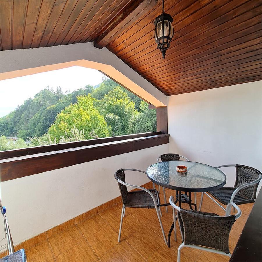 Family Hotel Chiflik Hills Bagian luar foto