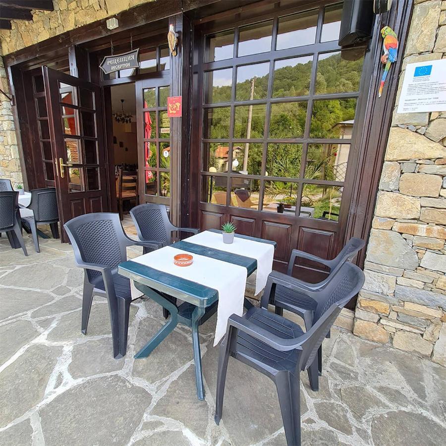 Family Hotel Chiflik Hills Bagian luar foto
