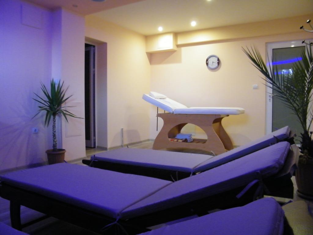 Family Hotel Chiflik Hills Bagian luar foto
