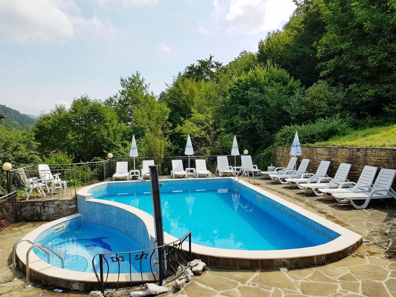 Family Hotel Chiflik Hills Bagian luar foto