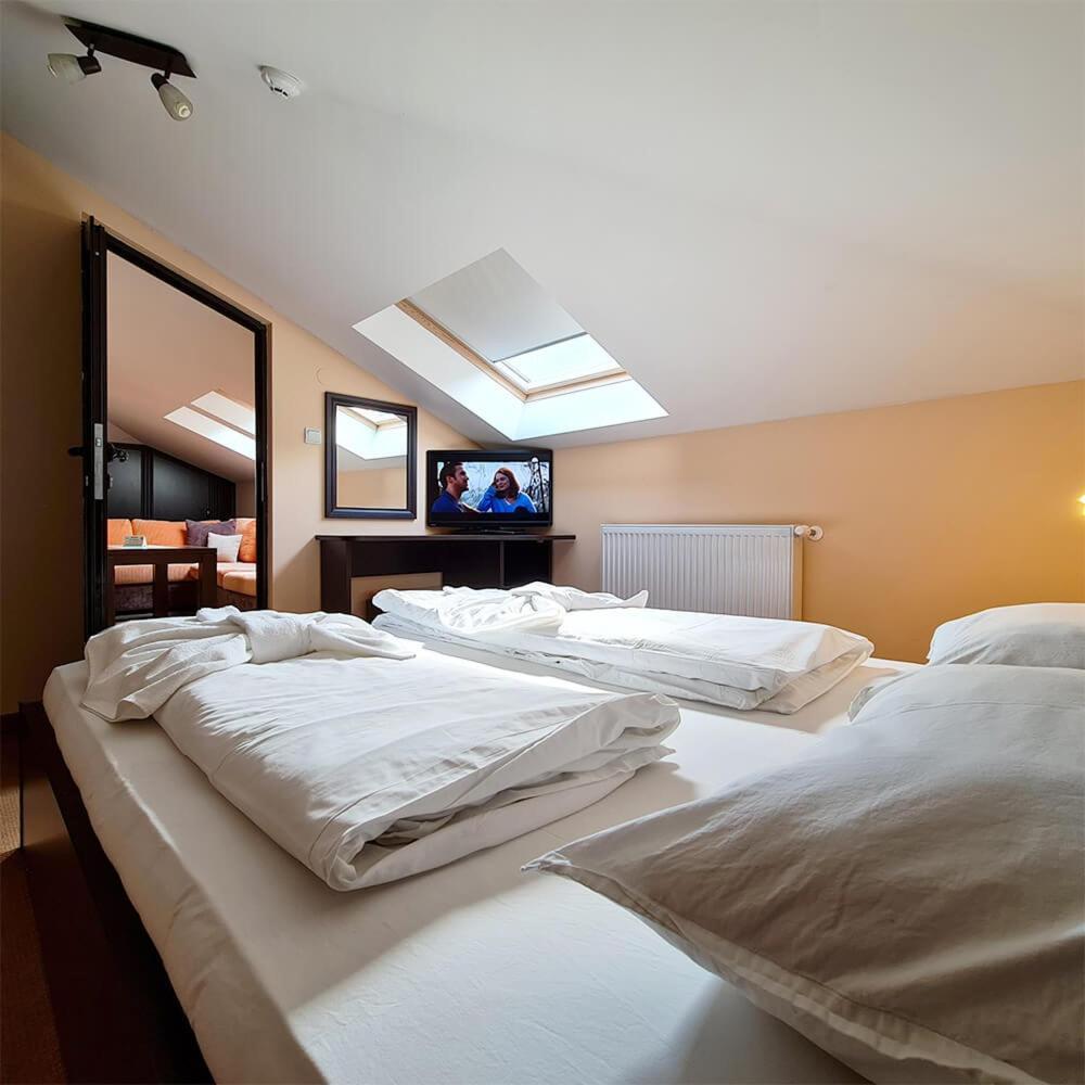 Family Hotel Chiflik Hills Ruang foto