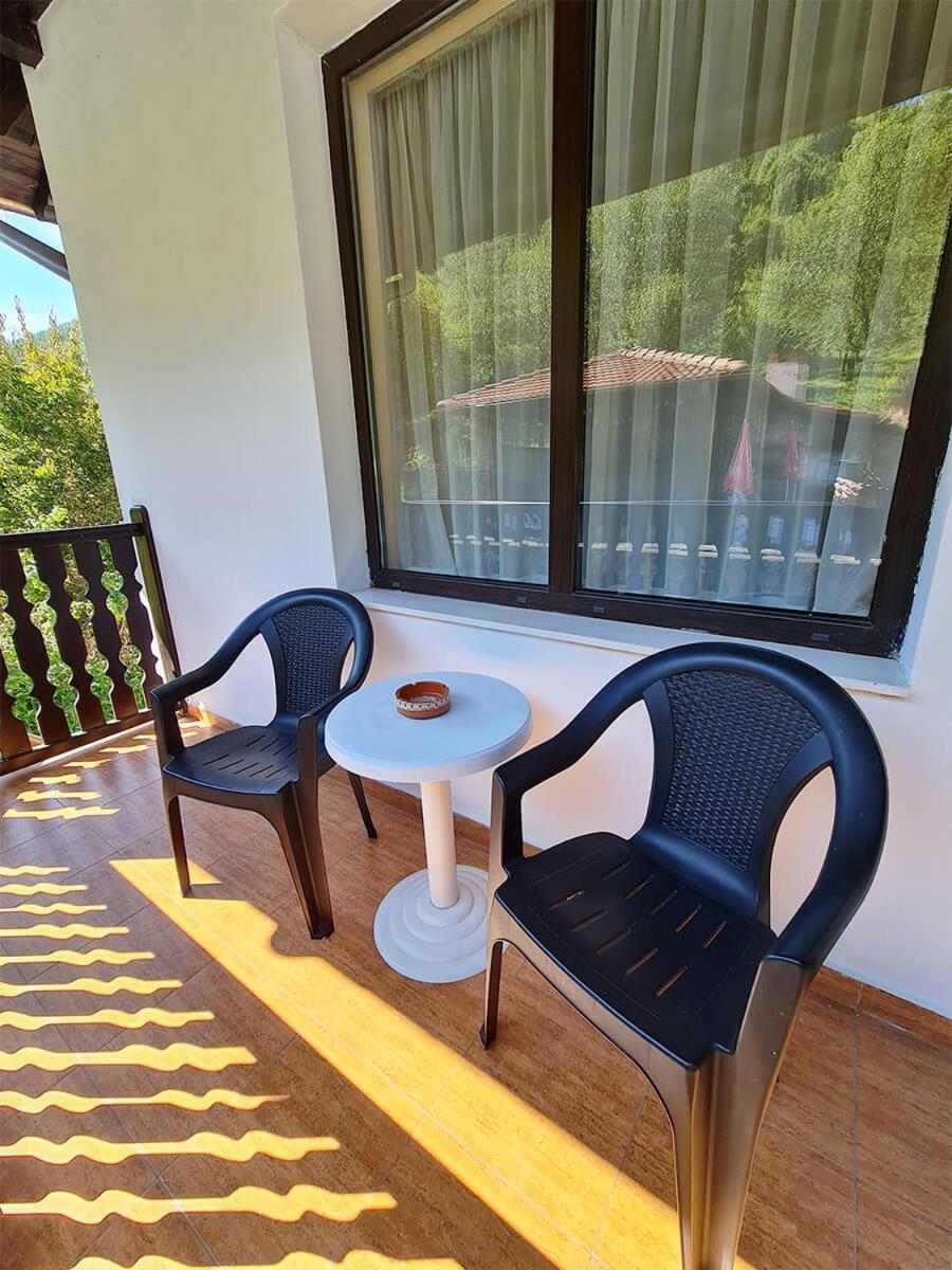 Family Hotel Chiflik Hills Ruang foto