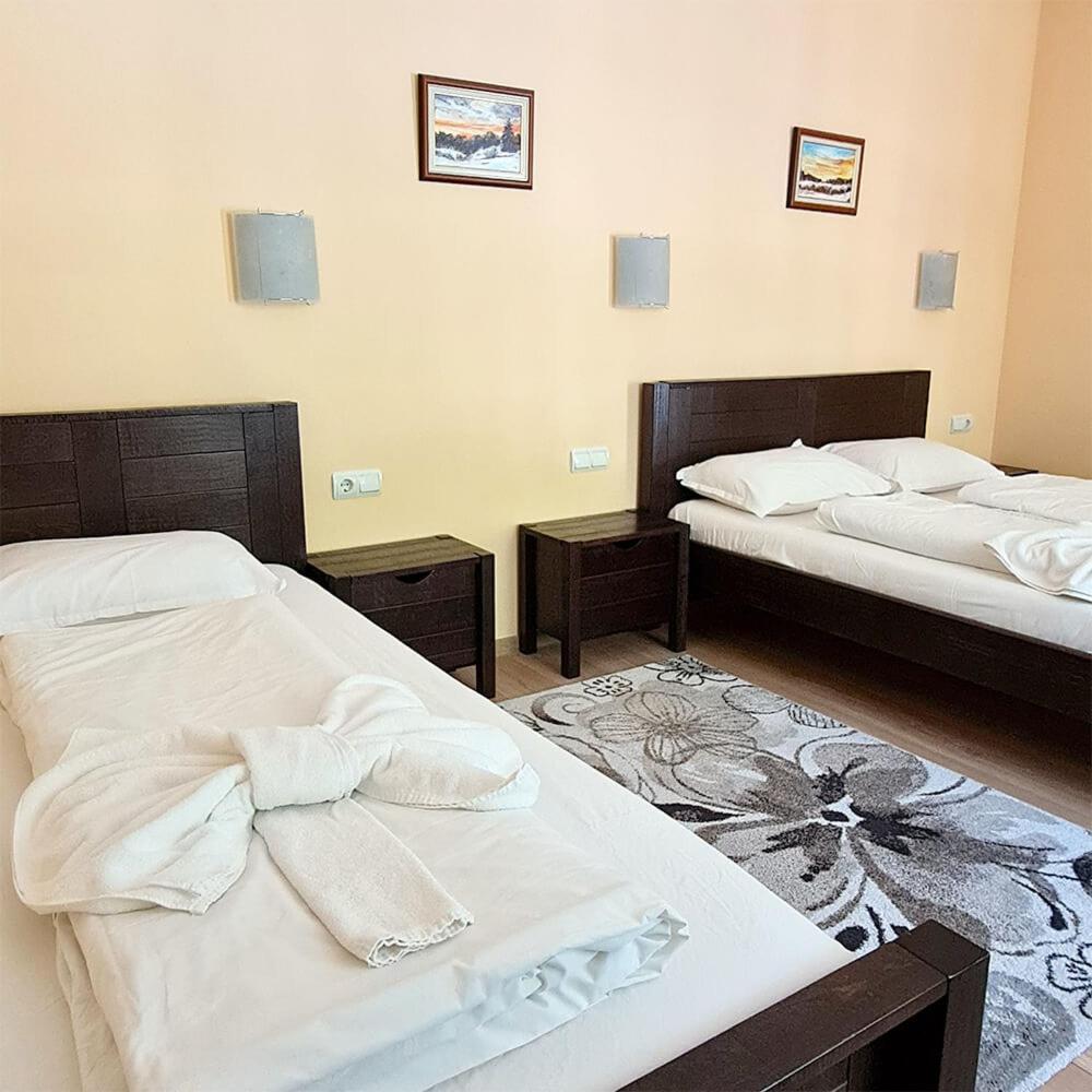 Family Hotel Chiflik Hills Ruang foto