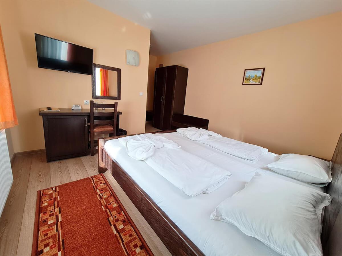 Family Hotel Chiflik Hills Ruang foto