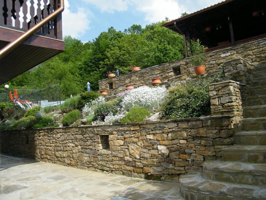 Family Hotel Chiflik Hills Bagian luar foto