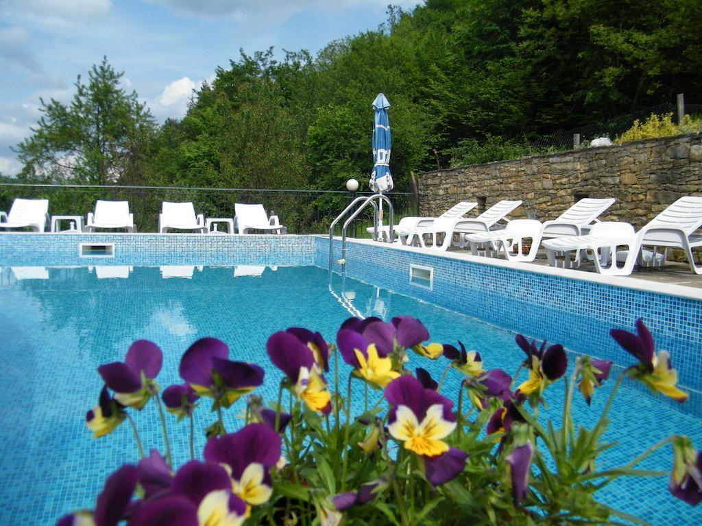Family Hotel Chiflik Hills Bagian luar foto